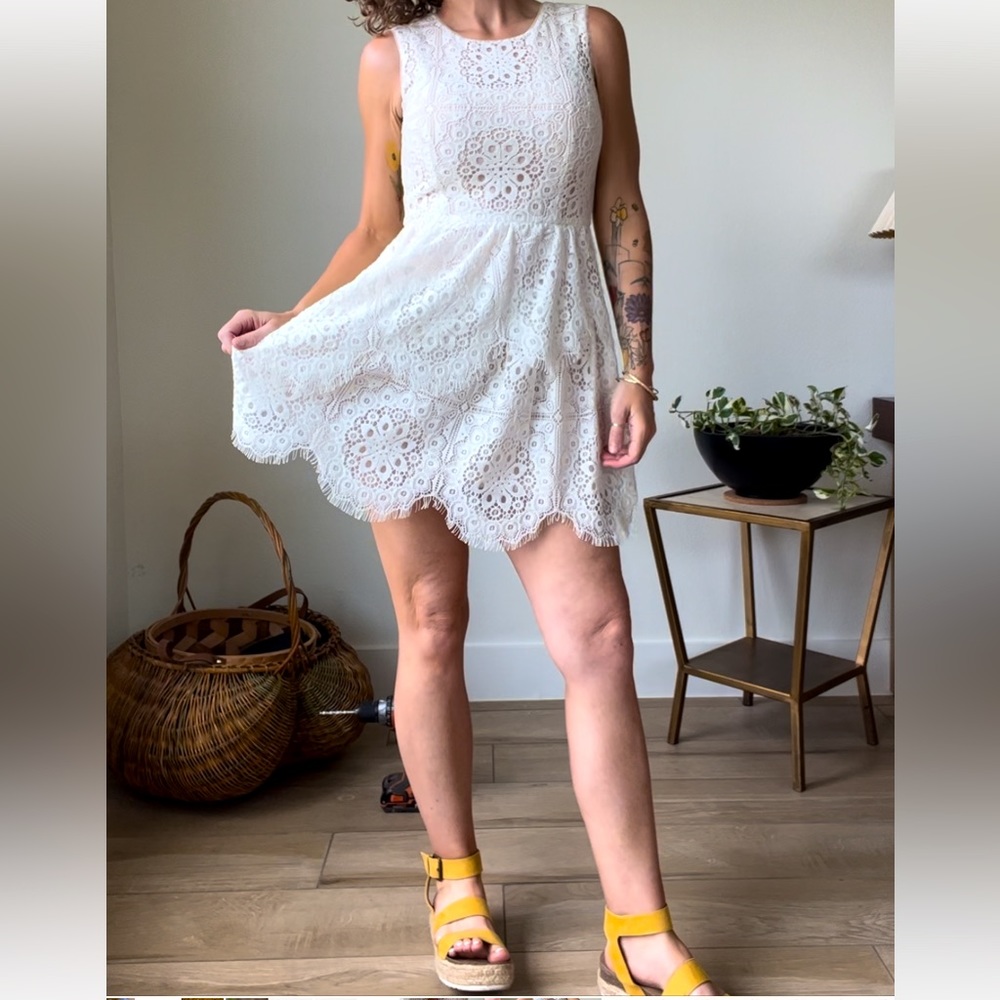 BCBGMaxazaria Lace dress cream women's size 4 short mini